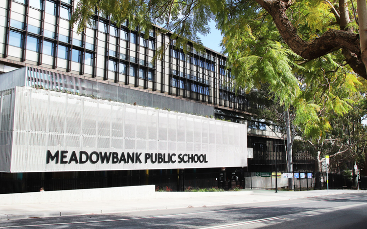 Front entrance to Meadowbank Public School