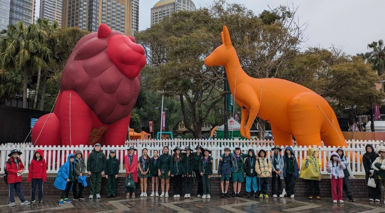 Our student leaders hosting Taiwanese students at an excursion